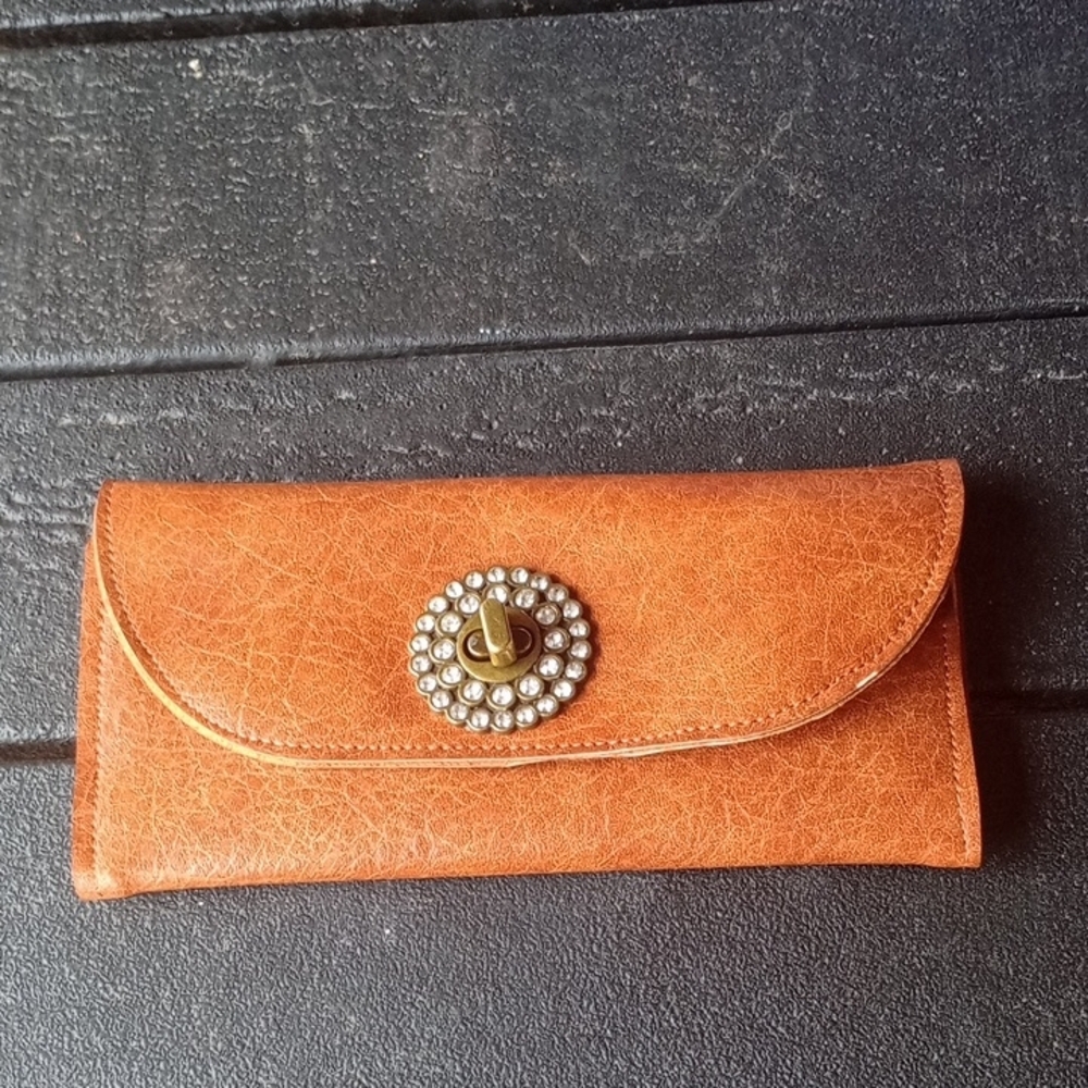 Faux Leather Tan Clutch with‎ Pearl-Trim Turn-Lock